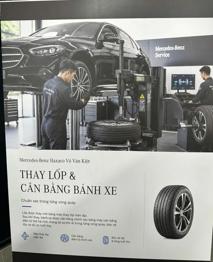 Thay lốp bằng máy chuyên dụng và cân bằng điện tử tại Mercedes-Benz Haxaco Võ Văn Kiệt