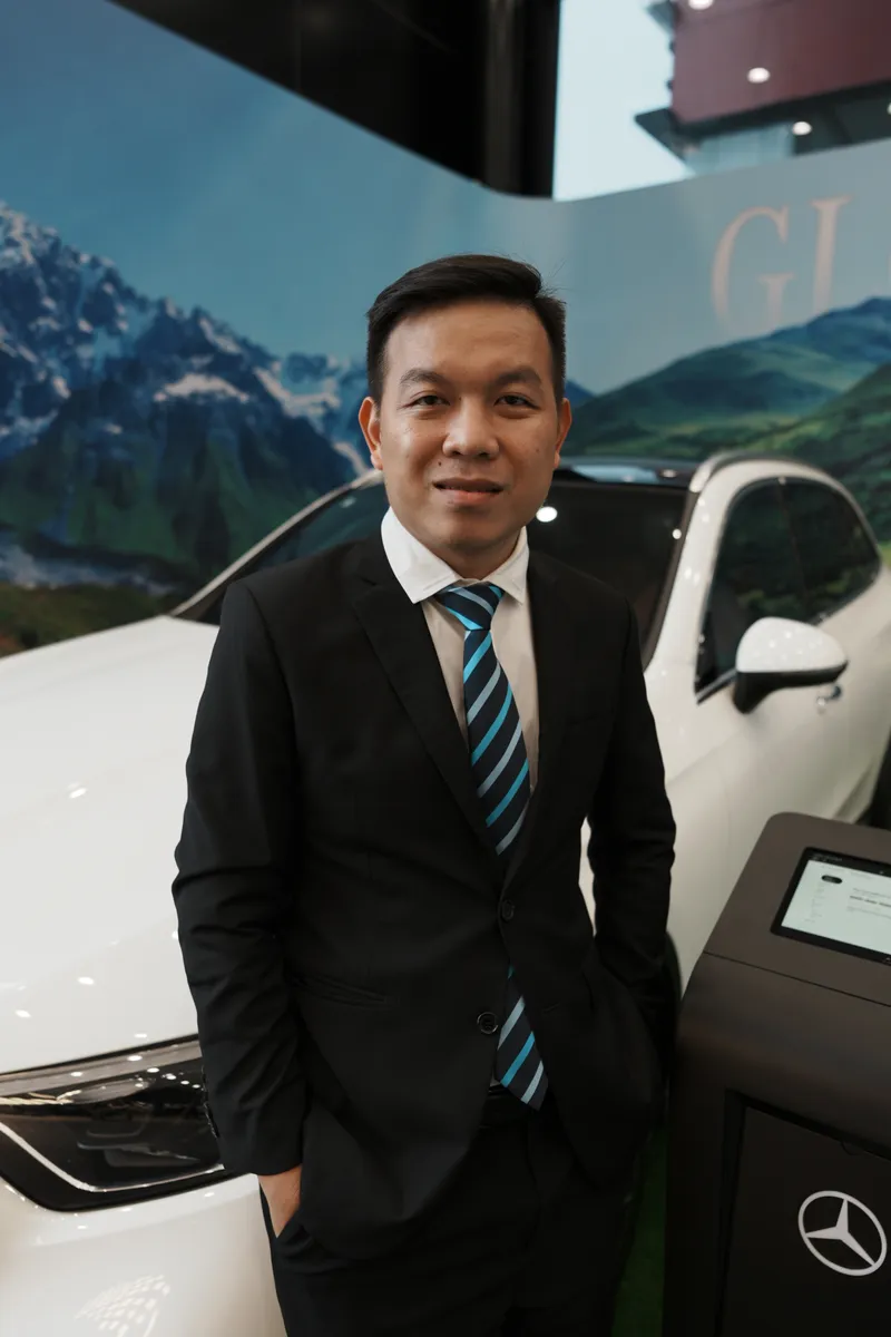 Mạc Đức Thành tư vấn Mercedes GLC 300 4MATIC tại showroom Haxaco Võ Văn Kiệt
