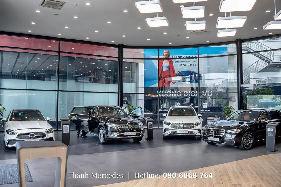 Phòng trưng bày xe mới Mercedes-Benz tại showroom Mercedes-Benz Haxaco Võ Văn Kiệt