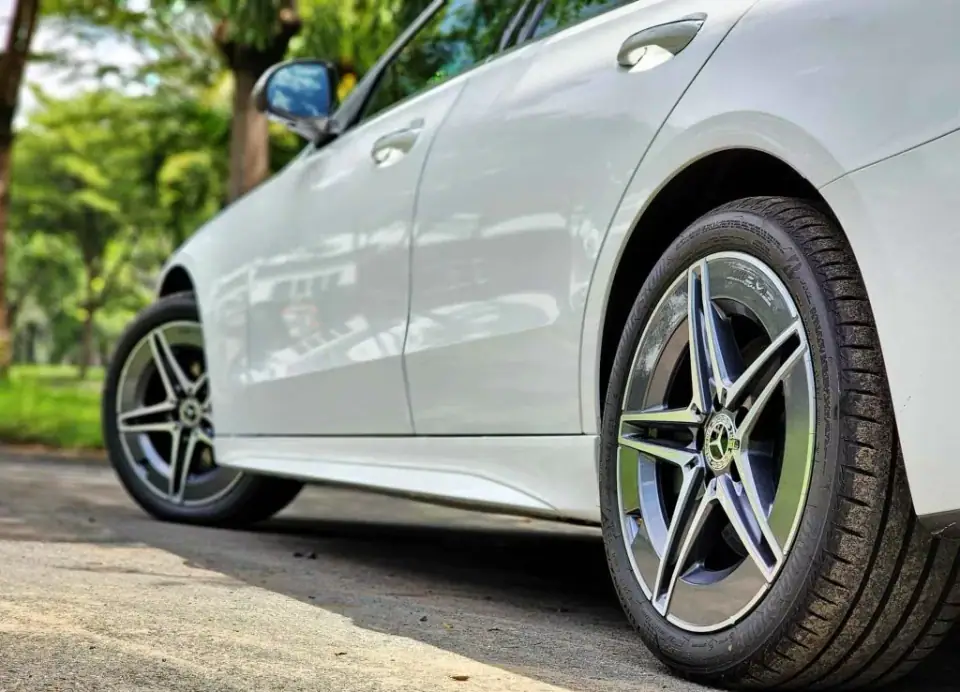 Mercedes-Benz C 300 AMG – hình ảnh 4