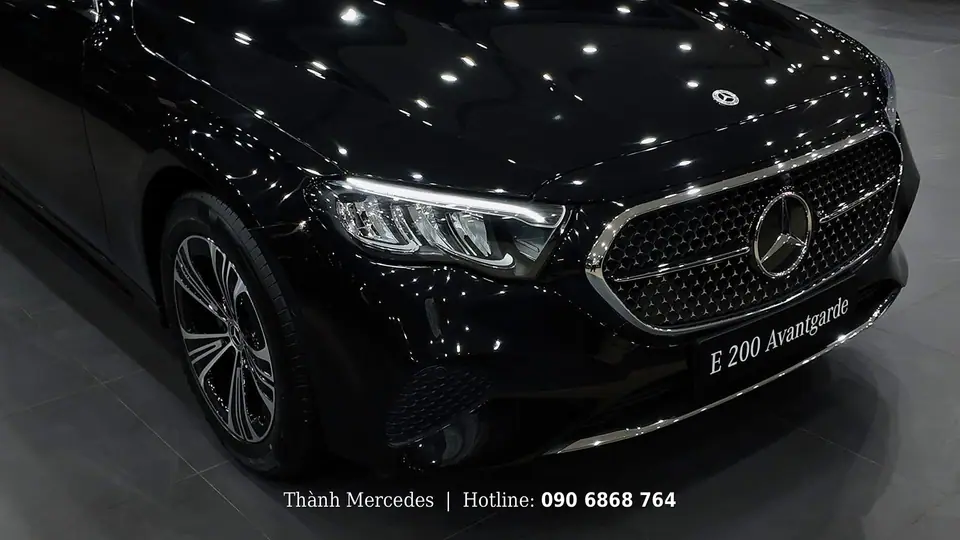 Lưới tản nhiệt và đầu xe Mercedes E 200 Avantgarde 2025