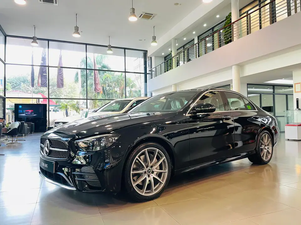 Mercedes-Benz E 300 AMG – hình ảnh 2
