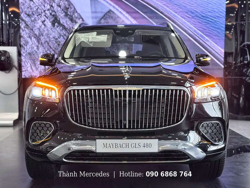 Đầu xe chính diện Mercedes-Maybach GLS 480 4MATIC màu đen