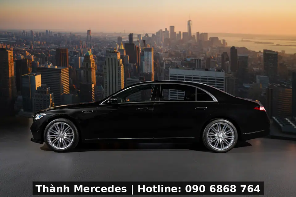 Mercedes S 580 e 4MATIC nhìn từ bên hông