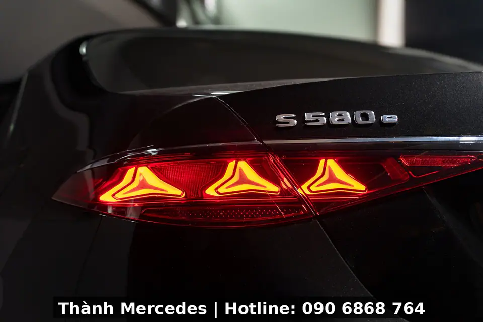 Đèn hậu ba ngôi sao và logo S 580 e
