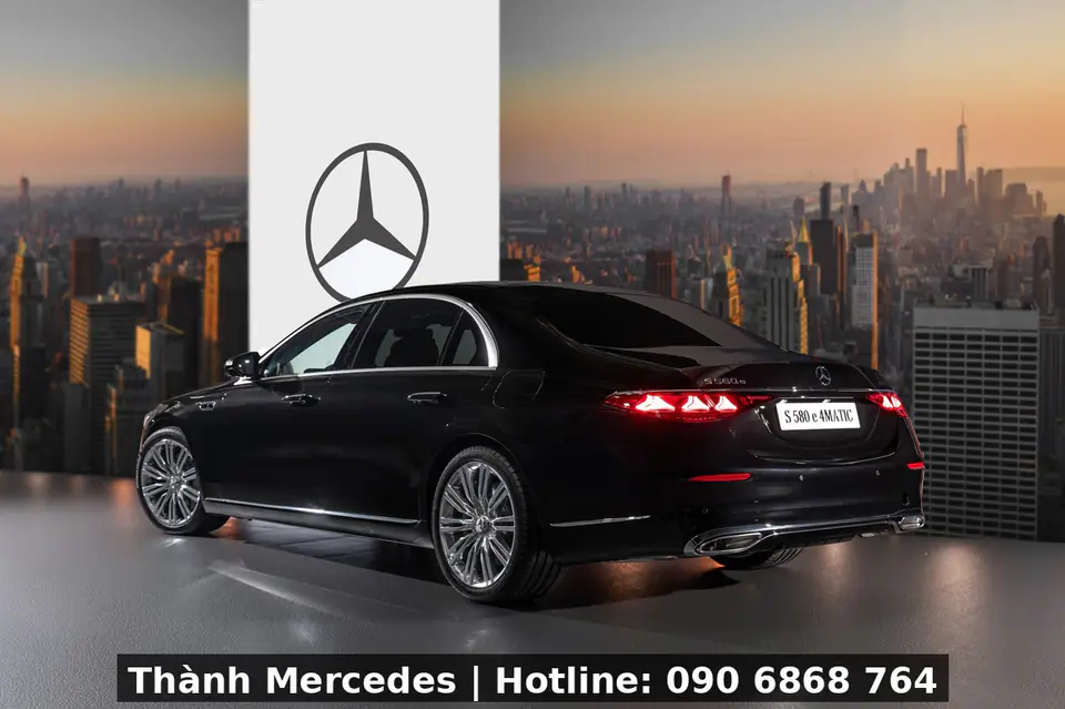 Mercedes S 580 e 4MATIC facelift nhìn từ góc sau