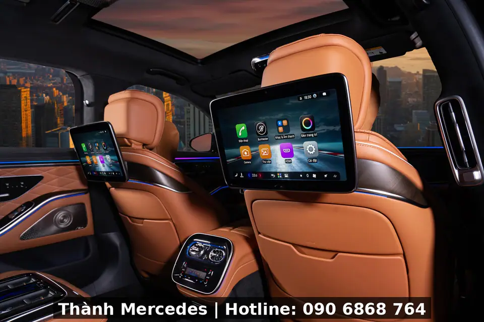 Màn hình giải trí MBUX phía sau lưng ghế trước của S 580 e
